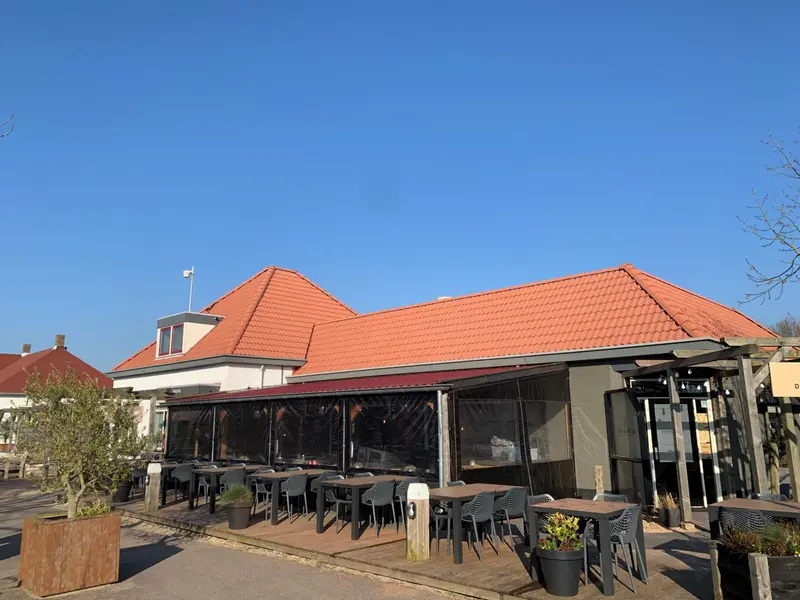 Dakreiniging bij Vakantiepark RCN Toppershoedje in Ouddorp