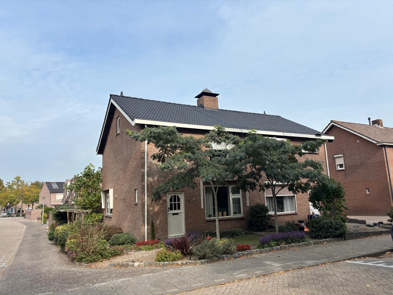 Dak reinigen, dak coaten en schoorsteenrenovatie - Lepelstraat