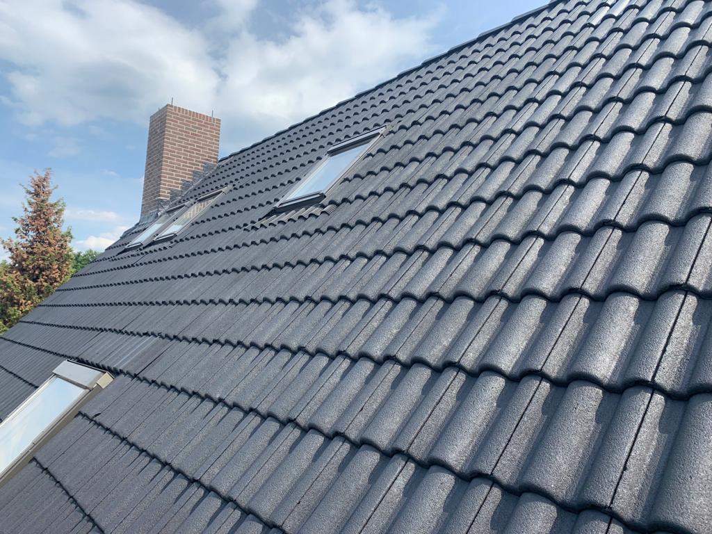Dak reinigen en coaten - Schoorsteenrenovatie Putte
