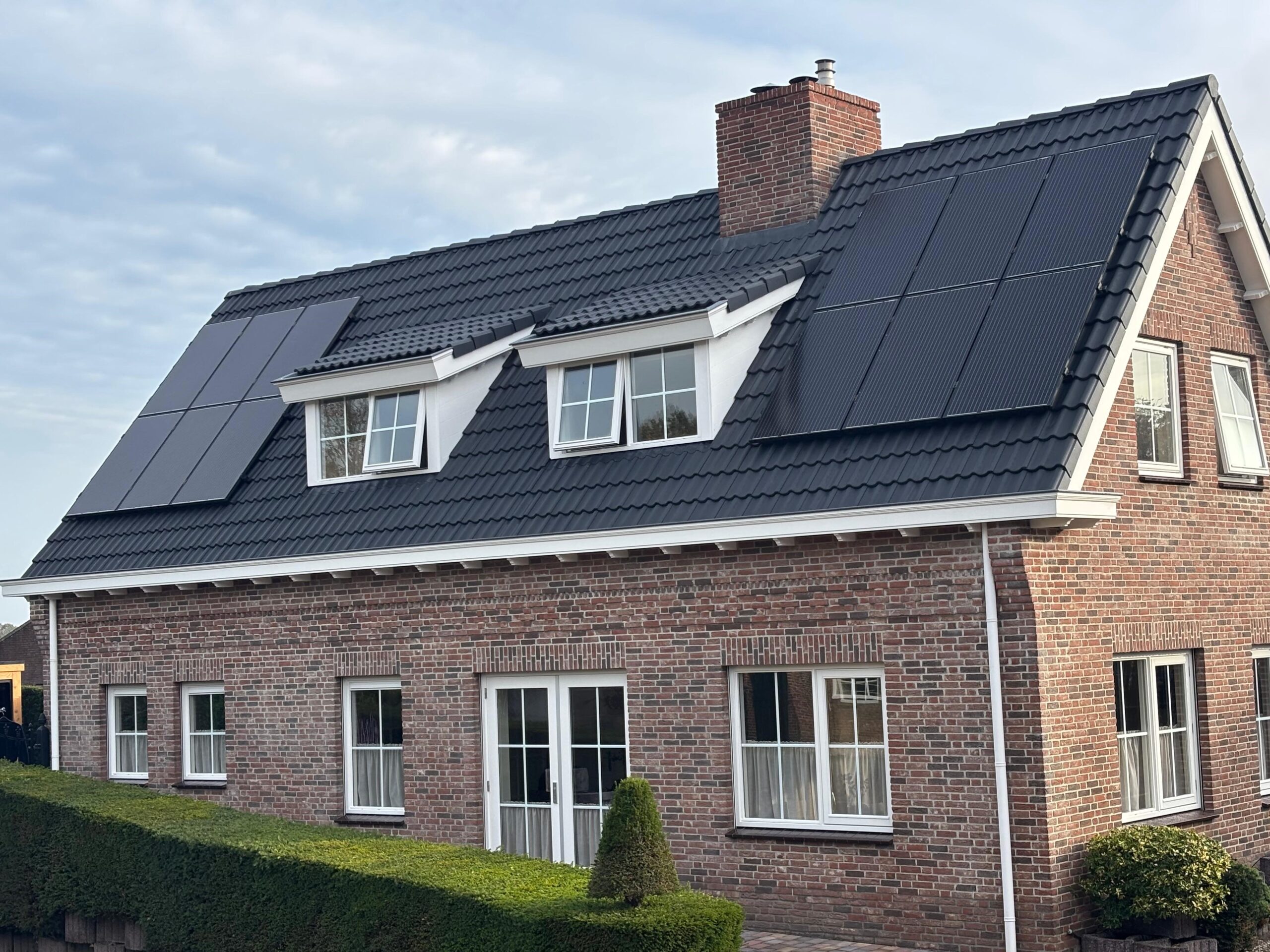 Dak reinigen, dak coaten en schoorsteen impregneren - Oud Gastel